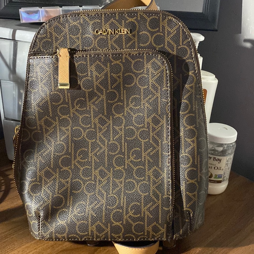 Medium sized Calvin Klein backbag